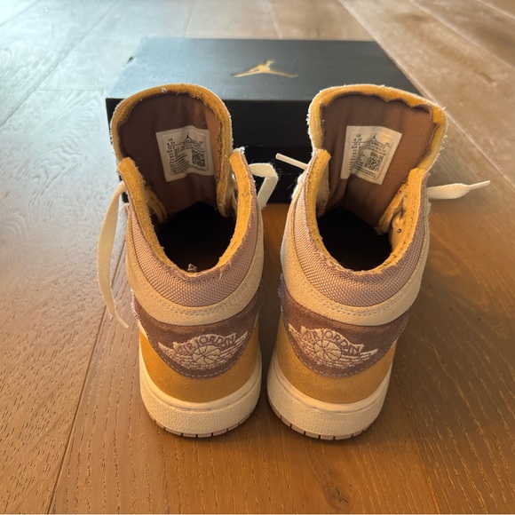 AIR JORDAN Youth Size 4.5Y - MID SE CRAFT GS “Inside Out - Taupe Haze - Picture 10 of 13